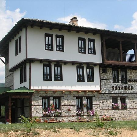 Family Hotel Kalifer Kalofer Exterior foto