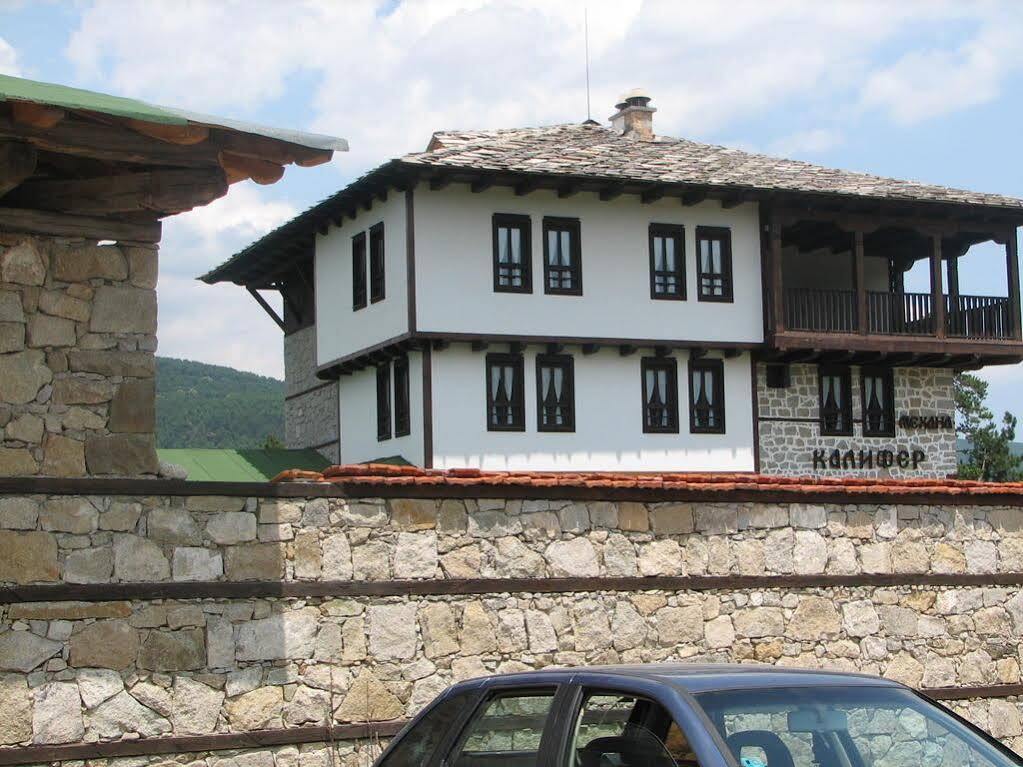 Family Hotel Kalifer Kalofer Exterior foto